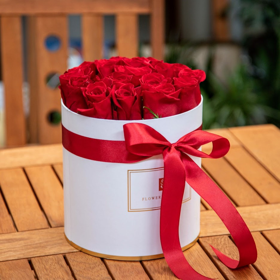 Biely box s červenými ružami (L,XL)