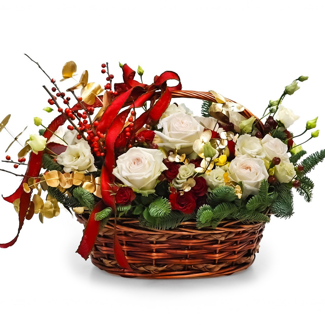 Luxusný vianočný kvetinový kôš s bielymi ružami a ilexom