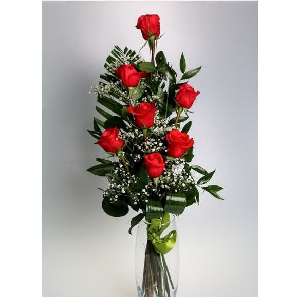 7 červených ruží s dekoráciou